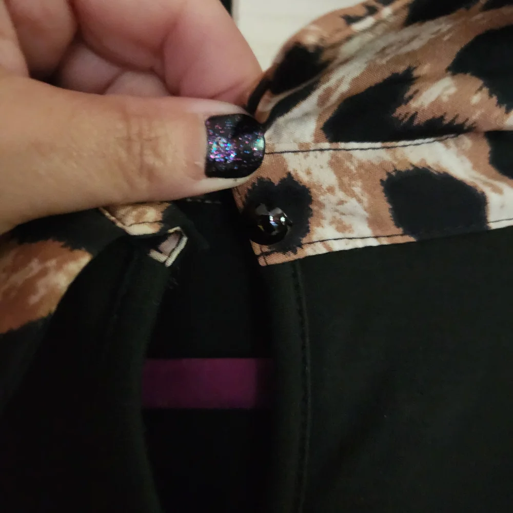 Leopard Print Layered Black Top - Picture 8 of 9